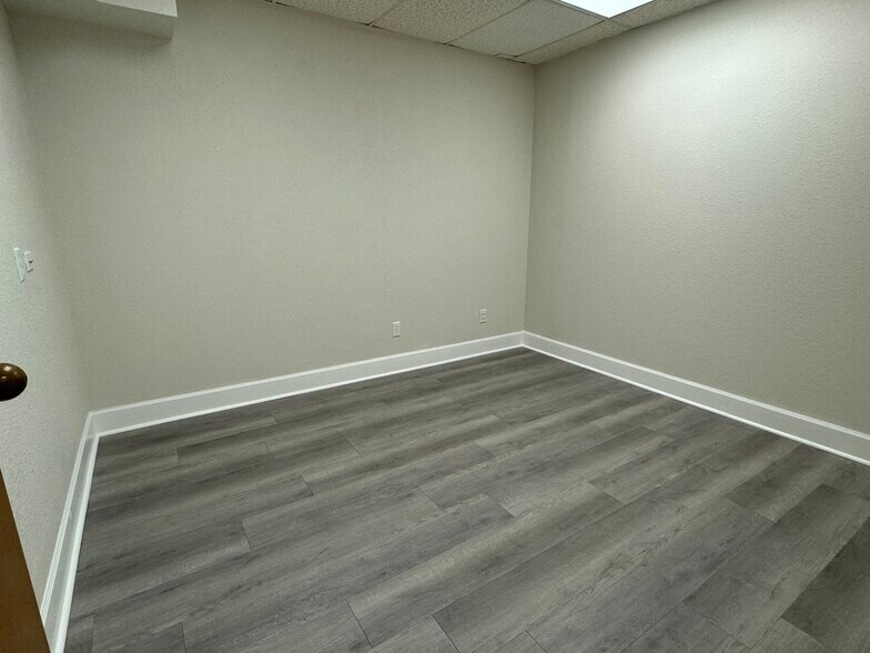 More Photos Of 1403 Medical Plaza Dr, Sanford Medical For Sale
