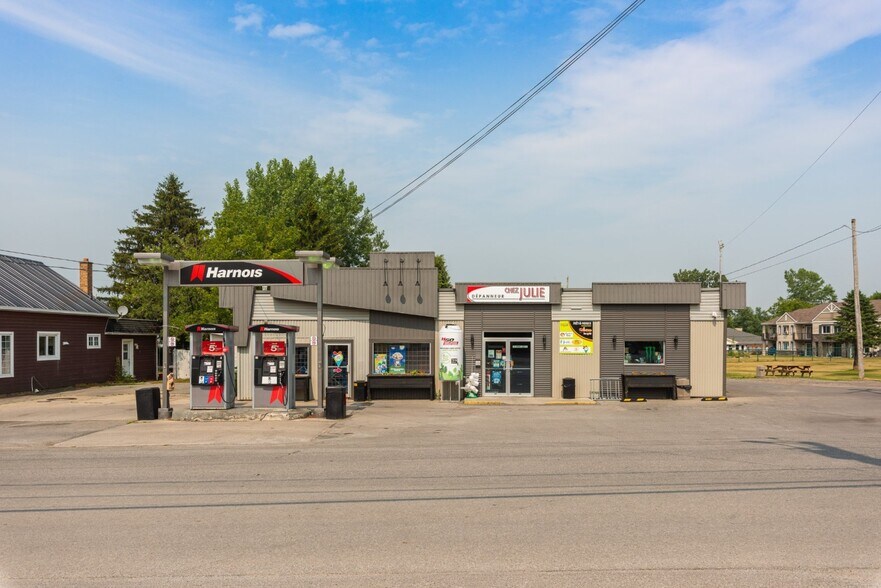 More Photos Of 4095 Rue De L'église, Franklin Service Station For Sale