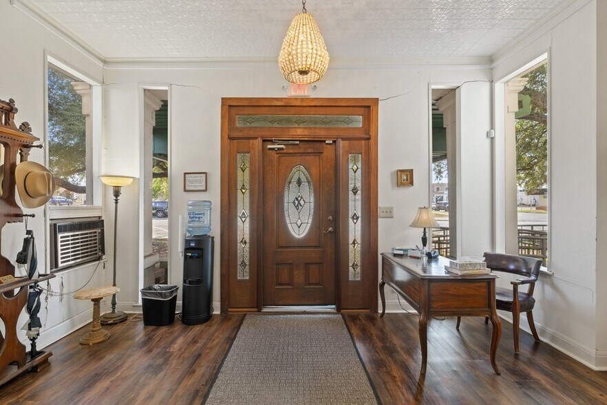 More Photos Of 503 Talbot St, Taylor Funeral Home For Sale