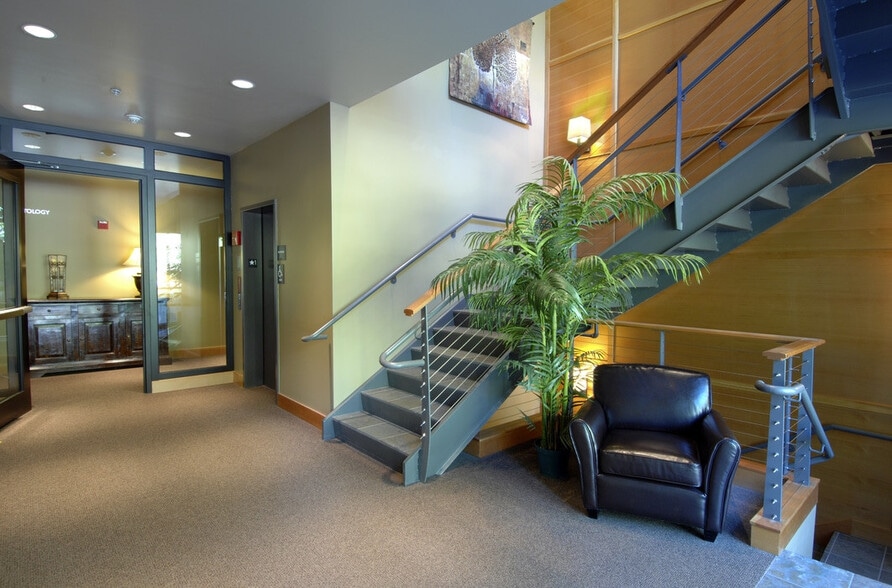 More Photos Of 19500 10th Ave NE, Poulsbo Medical For Sale