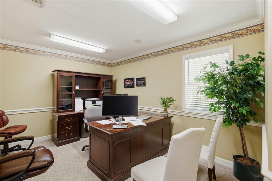 More Photos Of 200 Forest View Dr, Raymond Office For Lease
