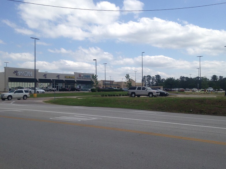 More Photos Of 711 Estes Dr, Longview Freestanding For Lease