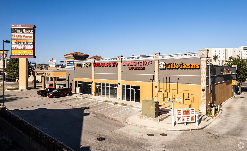 More Photos Of 21038 US Highway 281 N, San Antonio Storefront Retail Office For Lease