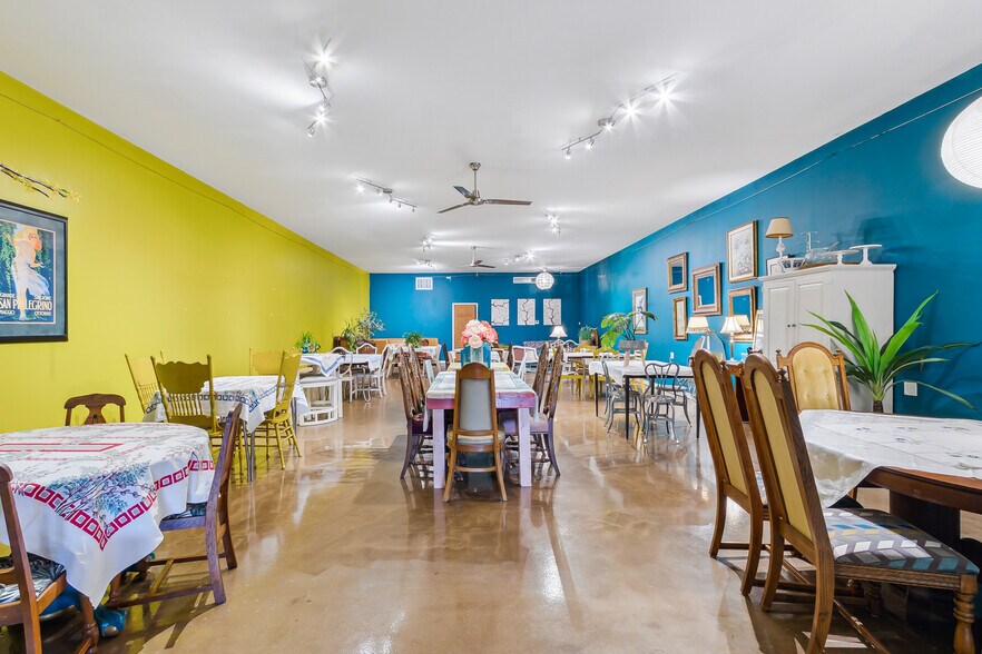 More Photos Of 103 Main St N, Aurora Restaurant For Sale