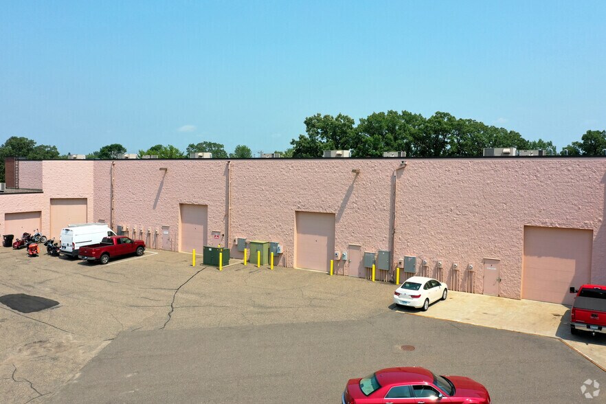 More Photos Of 14000 NW Sunfish Lake Blvd, Ramsey Showroom For Lease