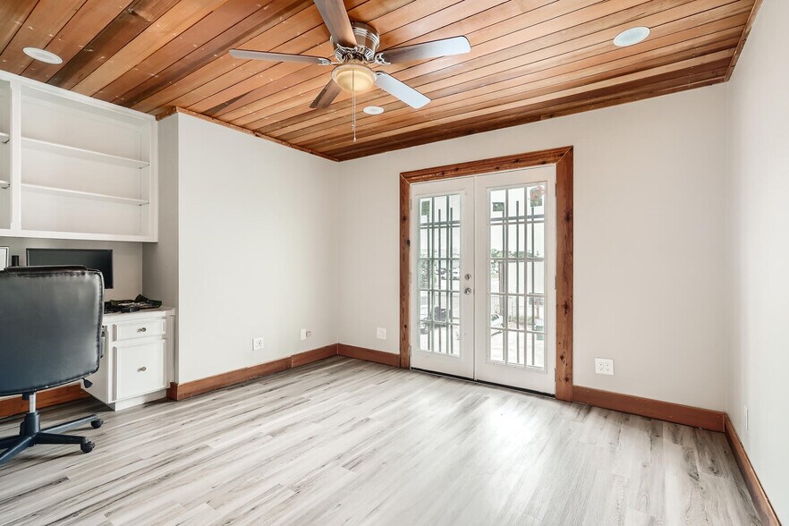 More Photos Of 11204 Bluff Bend Dr, Austin Light Manufacturing For Sale