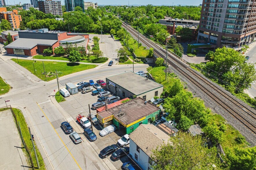 More Photos Of 21 Union St, Brampton Auto Repair For Sale