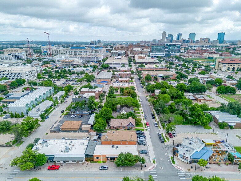 More Photos Of 1300-1302 W Magnolia Ave, Fort Worth General Retail For Lease