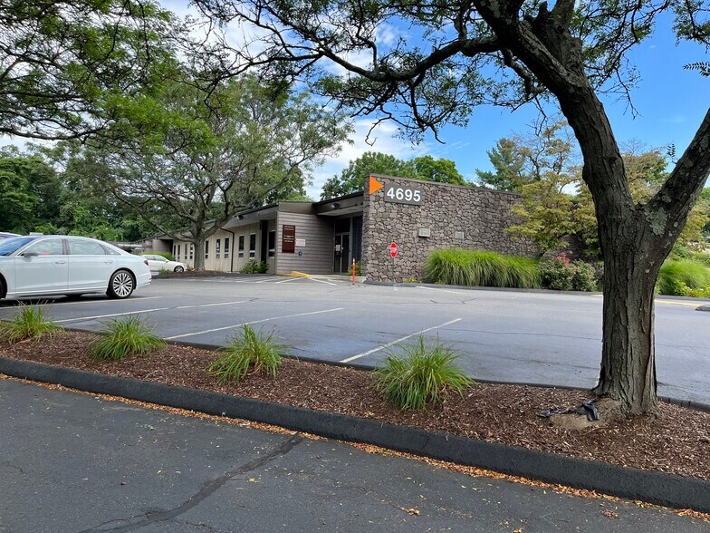 More Photos Of 4675-4749 Main St, Bridgeport Medical For Sale