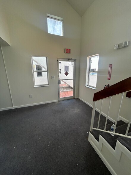 More Photos Of 7350 NW 7th St, Miami Flex For Lease