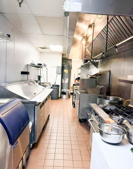 More Photos Of 3303-3309 N Central Expy, Plano Unknown For Lease