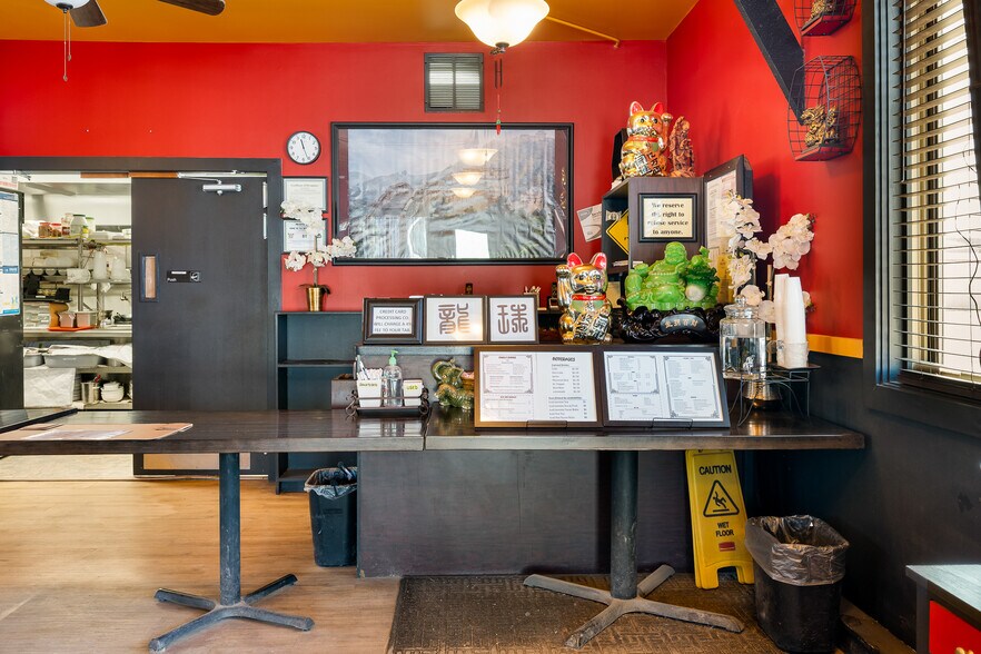 More Photos Of 52 4th St, Granby Restaurant For Sale