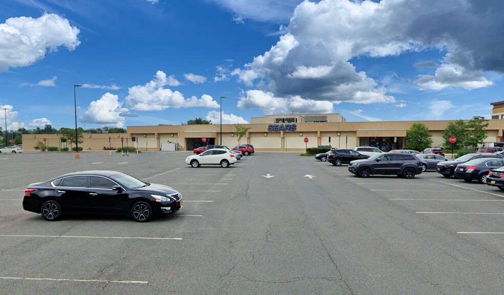 More Photos Of 85 W Route 59, Nanuet Freestanding For Lease