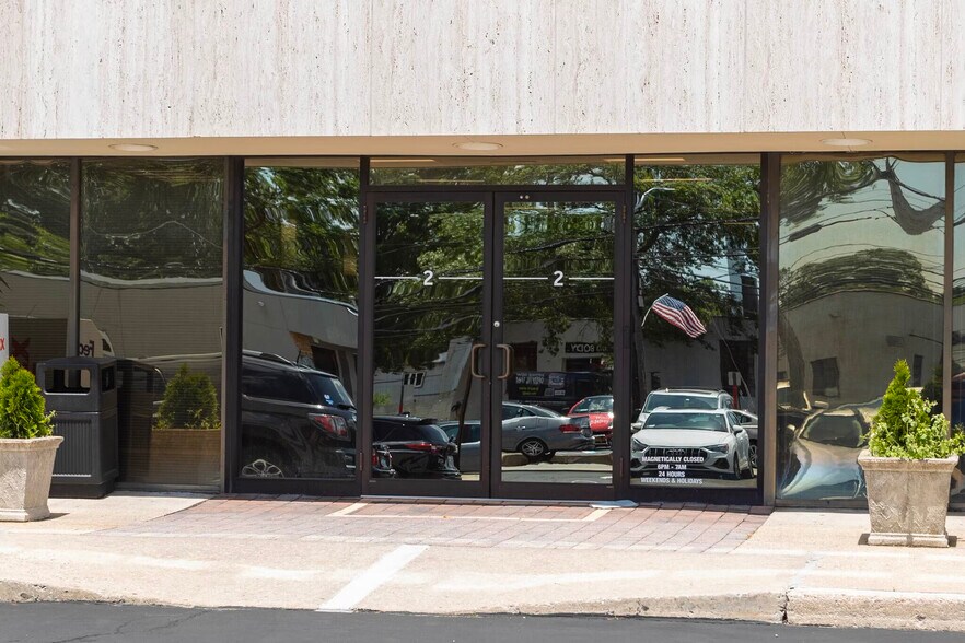 More Photos Of 2 Roosevelt Ave, Syosset Medical For Lease