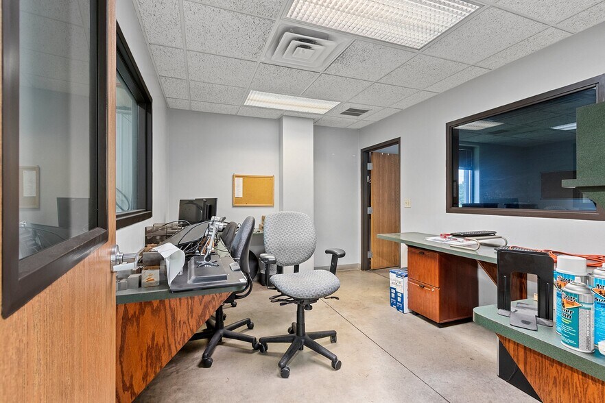 More Photos Of 3300 Commodity Ln, Green Bay Manufacturing For Sale