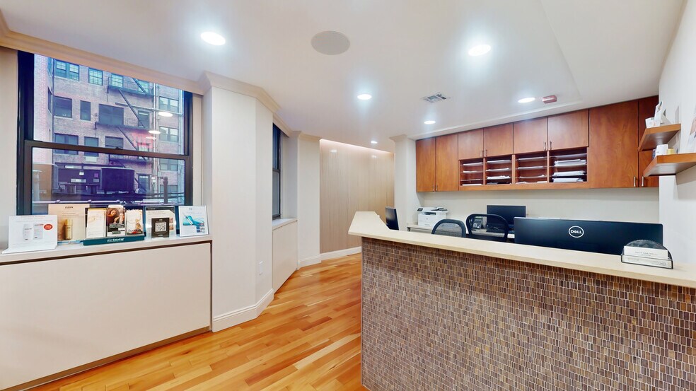 More Photos Of 115 E 61st St, New York Medical For Sale