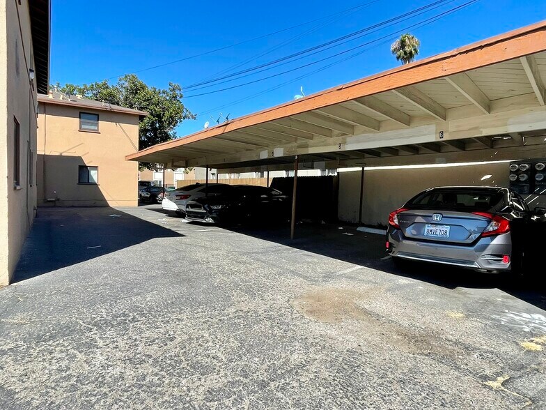 More Photos Of 302-302 1/2 N Bush St, Anaheim Apartments For Sale