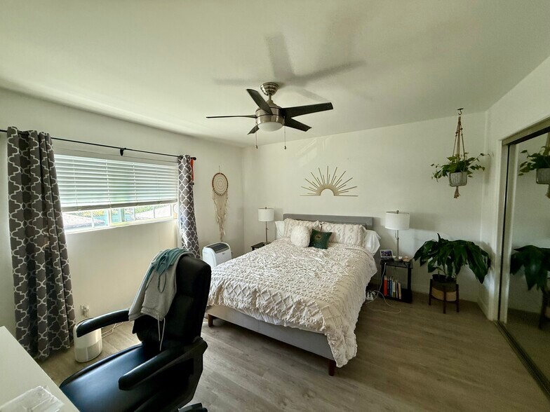 More Photos Of 5623 Meridian St, Los Angeles Apartments For Sale
