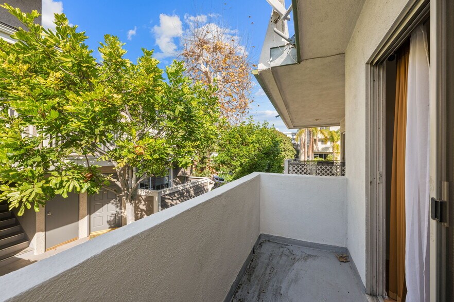 More Photos Of 3623 Clarington Ave, Los Angeles Apartments For Sale
