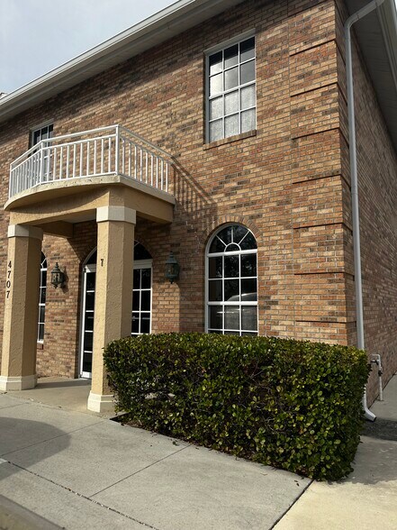 More Photos Of 4707 Enterprise Ave, Naples Loft Creative Space For Lease