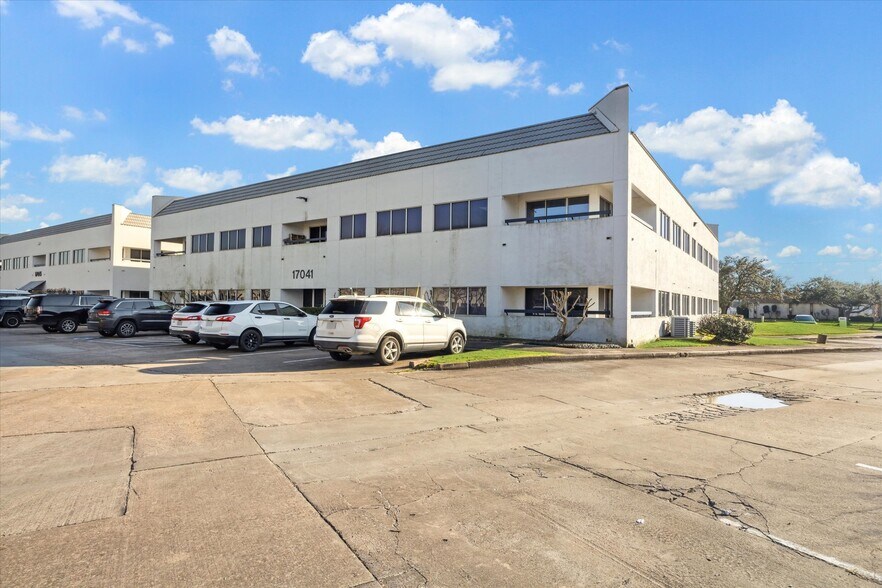 More Photos Of 17041 El Camino Real, Houston Office Residential For Sale