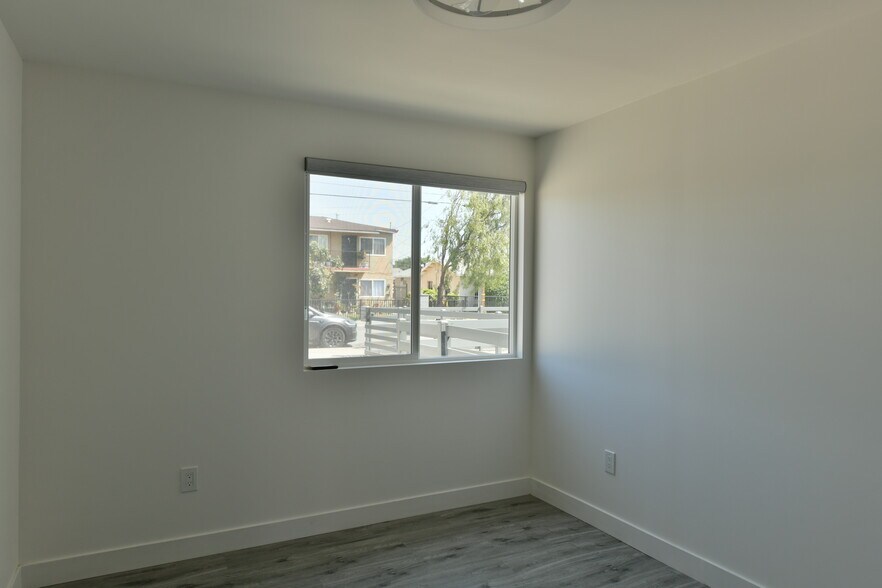 More Photos Of 6221 Corona Ave, Bell Apartments For Sale