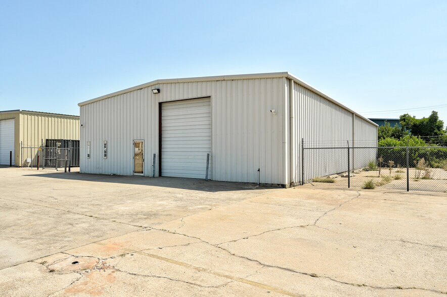 More Photos Of 412 Glade Ave, Oklahoma City Manufacturing For Lease