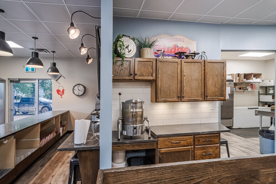 More Photos Of 20 Railway Av S, Marwayne General Retail For Sale