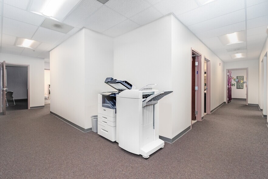 More Photos Of 355 Smoke Tree Plaza Dr, North Aurora Office For Lease