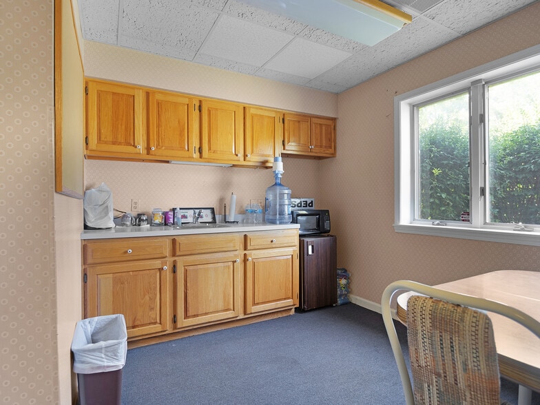 More Photos Of 644 E Main St, Palmyra Office For Sale