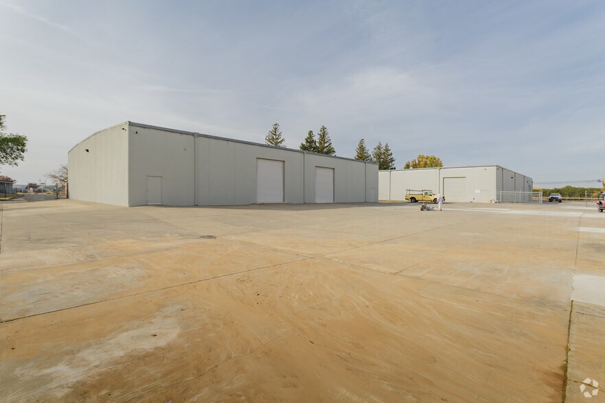 More Photos Of 8860 Fruitridge Rd, Sacramento Warehouse For Sale