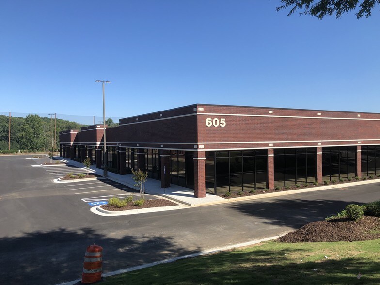 More Photos Of 605 Molly Ln, Woodstock Unknown For Lease