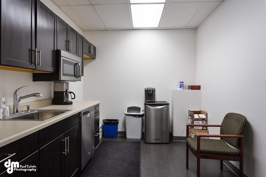 More Photos Of 4451 Aircraft Dr, Anchorage Flex For Lease