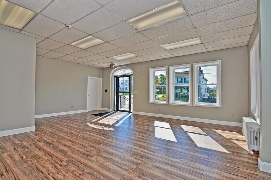More Photos Of 1078 Main St, Leicester Coworking Space