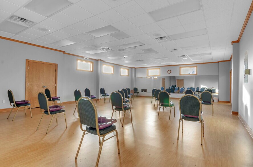More Photos Of 1370 Exchange St, Alden Health Club For Sale