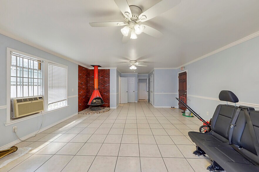 More Photos Of 5710 Edgemoor Dr, Houston Specialty For Sale