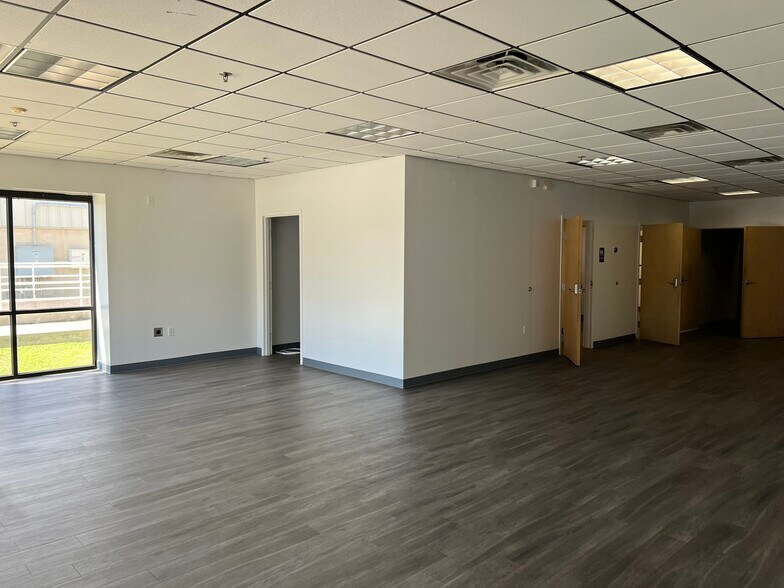 More Photos Of 10330 Chedoak Ct, Jacksonville Light Distribution For Sale