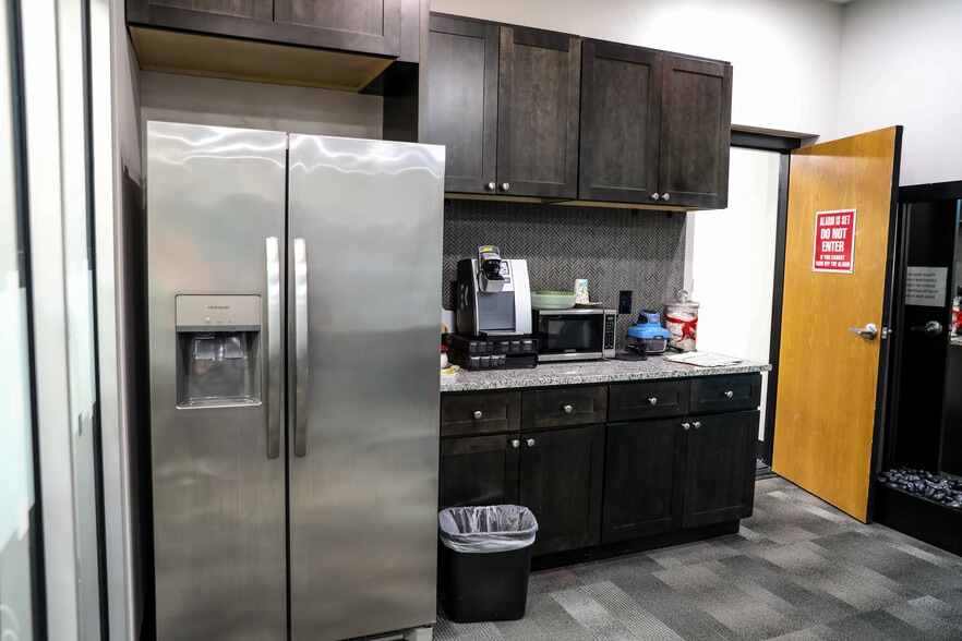 More Photos Of 4695 S Atlanta Rd, Smyrna Office For Sale