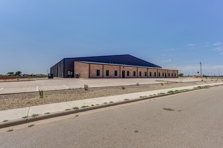 More Photos Of 8111 Patel Dr, Wolfforth Distribution For Lease