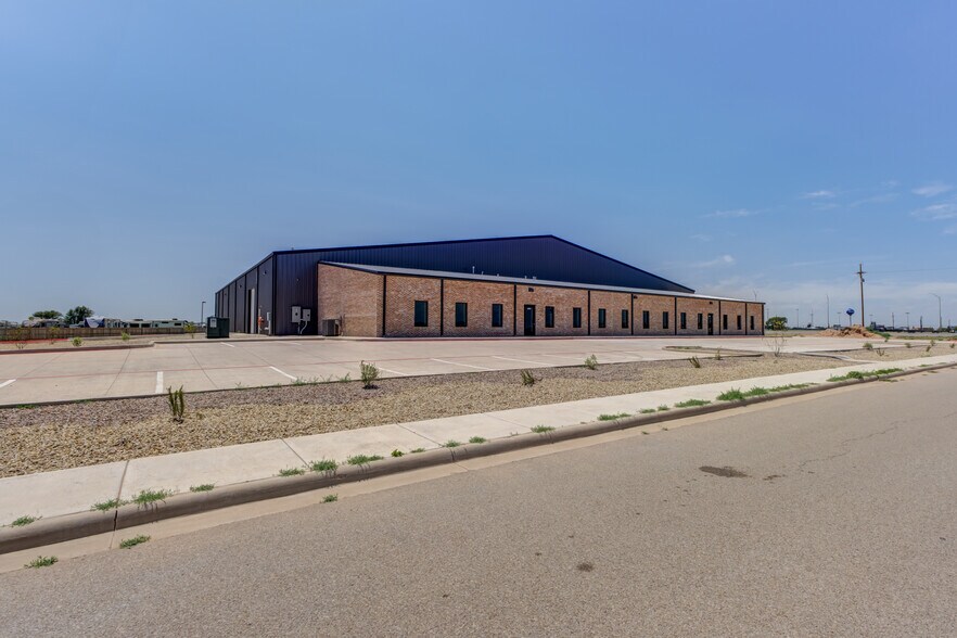 More Photos Of 8111 Patel Dr, Wolfforth Distribution For Sale