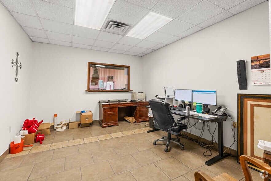 More Photos Of 7910 Interstate 20, Midland Service For Lease