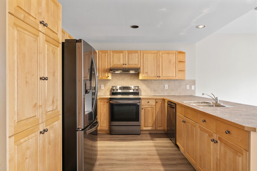 More Photos Of 1922 9th Ave SE, Calgary Storefront Retail Residential For Sale