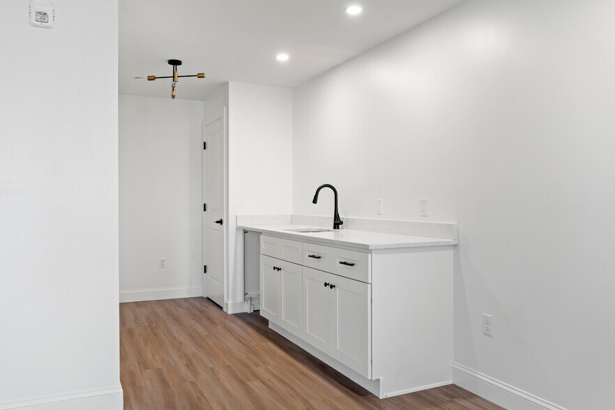 More Photos Of 44 Williams Ave, Mystic General Retail For Sale