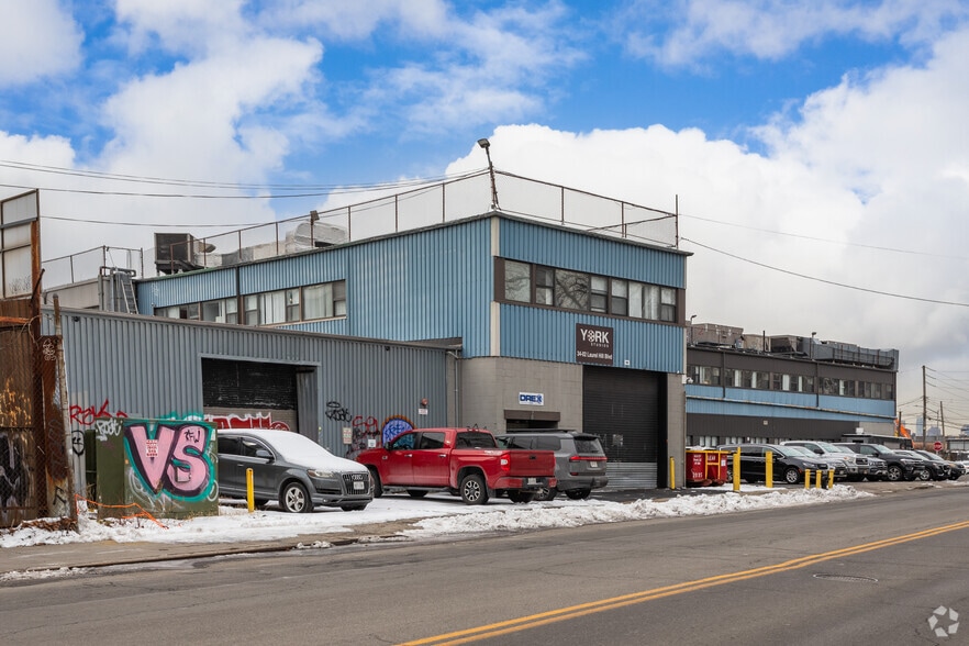 More Photos Of 34-02 Laurel Hill Blvd, Maspeth Warehouse For Lease