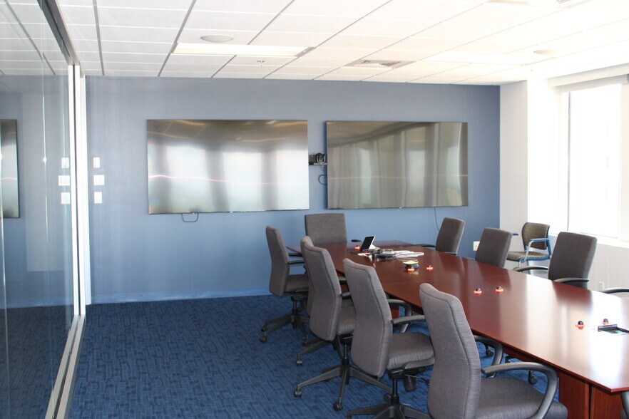 More Photos Of 1500 Main St, Springfield Medical For Lease