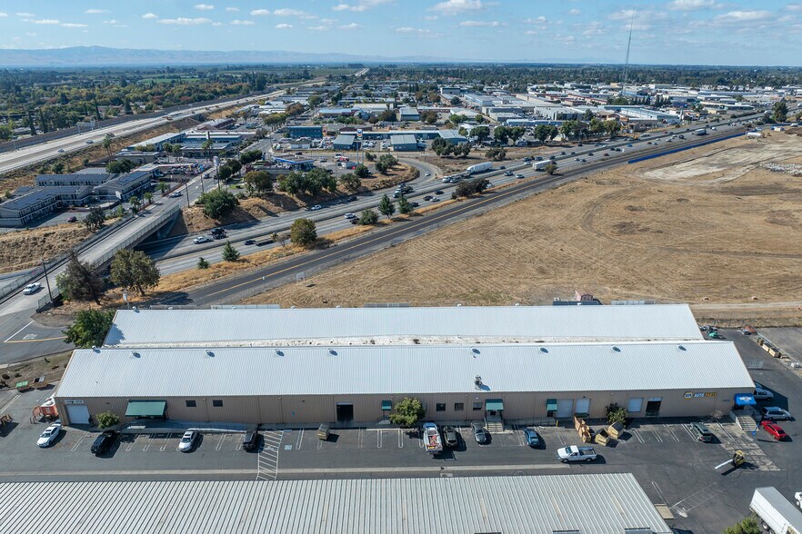 More Photos Of 615-621 Kansas Ave, Modesto Light Distribution For Lease