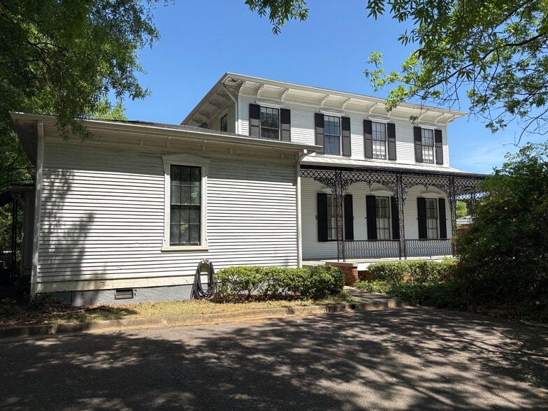 More Photos Of 325 N Milledge Ave, Athens Office For Sale