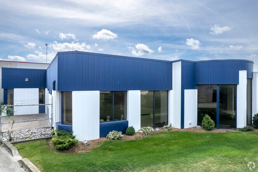 More Photos Of 42 Cardico Dr, Whitchurch-Stouffville Warehouse For Lease