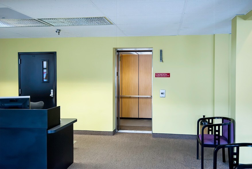 More Photos Of 400 Mack Dr, Croydon Flex For Lease