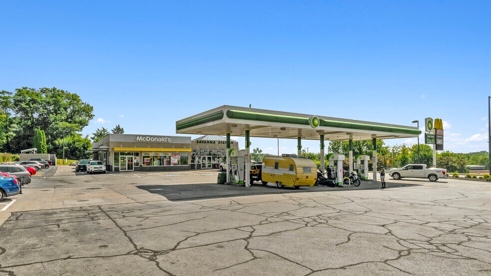 More Photos Of 1230 Chicago Ave, Savanna Service Station For Sale